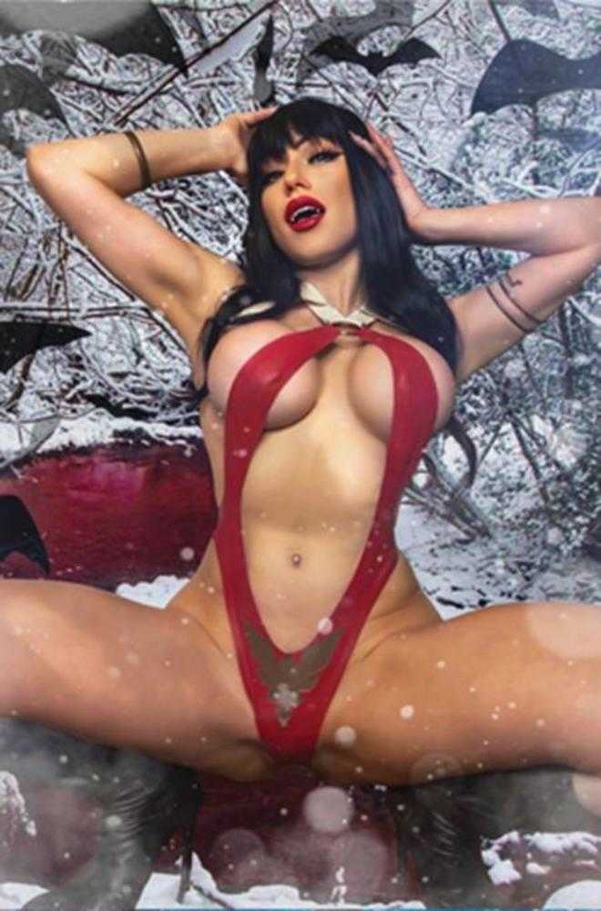 Vampirella Helliday 2025 Special #1 Cover E 1 in 10 Cosplay Full Art Variant